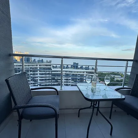 аркадия ! жк атмосфера терраса вид моря , паркинг, размещение 5 гостей Apartment Odesa